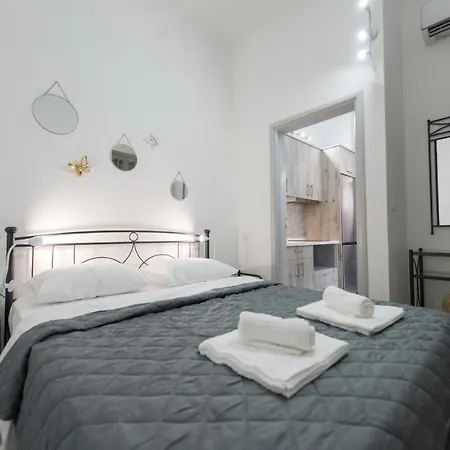 Pure And Simple Santorini Emporio (Santorini)