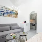 Pure And Simple Santorini Apartament *