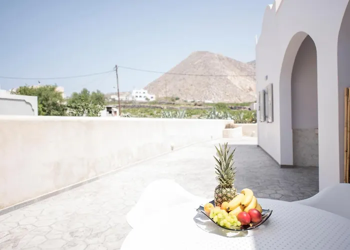 Pure And Simple Santorini Emporio (Santorini)