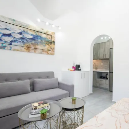 Pure And Simple Santorini Apartment *