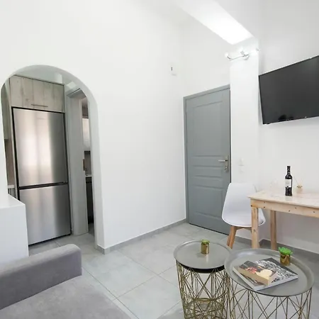 Pure And Simple Santorini Apartment Emporio (Santorini)