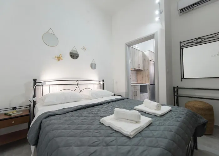 Pure And Simple Santorini Emporio (Santorini)